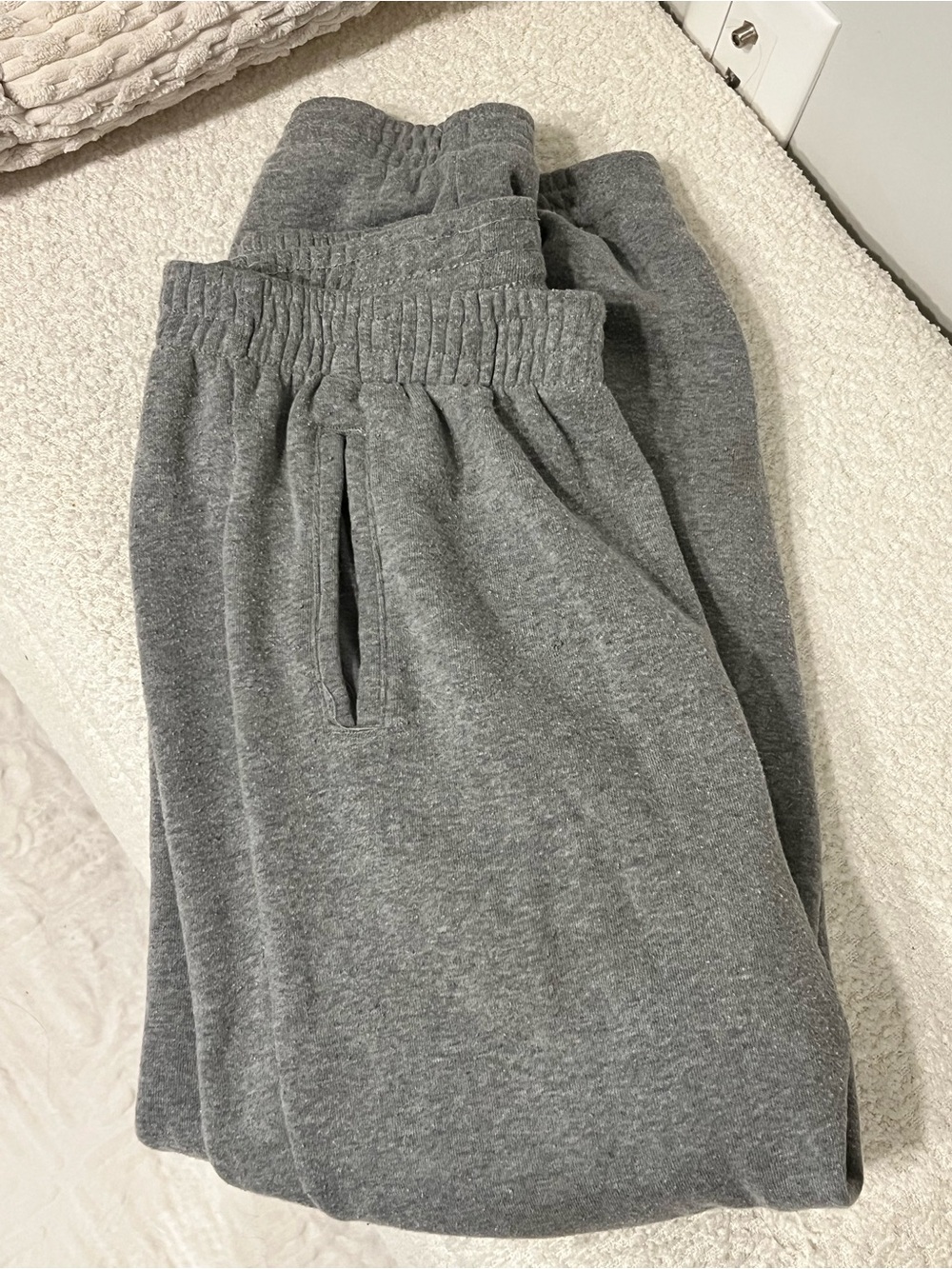 Brandy Melville joggers fits like Xs / small